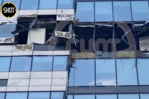 Лайф публикует видео последствий прилёта БПЛА в башню в Москве-Сити