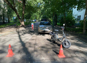 В Москве школьница попала в больницу после того, как её на велосипеде сбил курьер