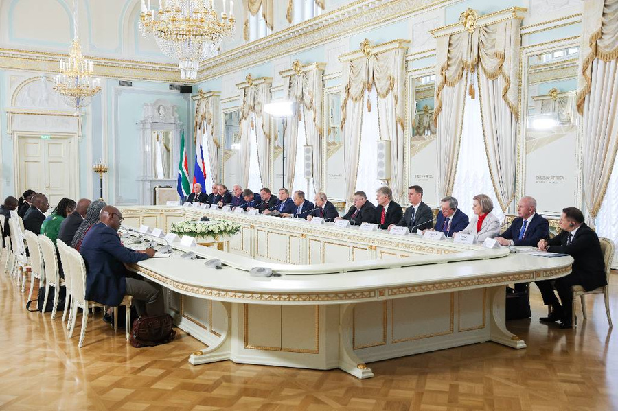 Встреча президента РФ Путина и президента Южно-Африканской Республики Рамафосы. Фото © Сергей Бобылев / ТАСС