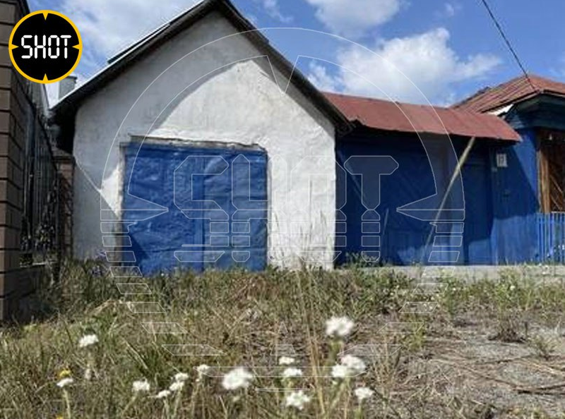 Дом в посёлке Смолино, где маньяк 14 лет удерживал свою жертву. Фото © SHOT