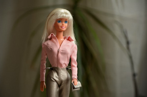 Как образ Барби влияет на психику девочек: названы 5 опасных эффектов