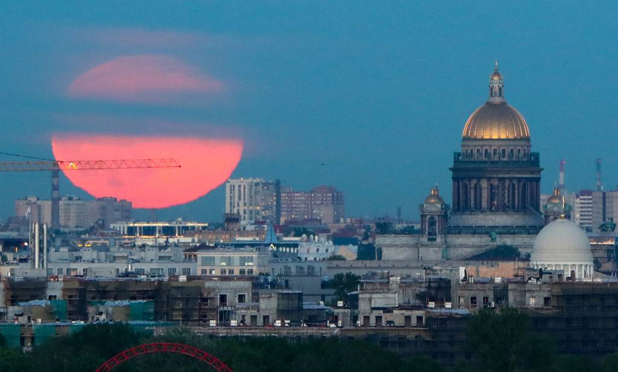 Первое полнолуние в августе 2023-го: когда случится Осетровая Луна. Фото © ТАСС / Пётр Ковалёв