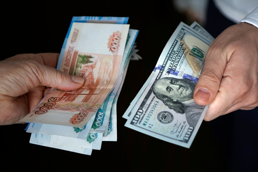 Недвижимость подорожает на фоне падения курса рубля. Фото © Shutterstock