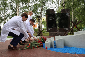 В Петербурге открыли памятник подвигу медработников