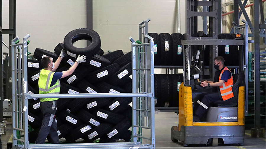 Россия, 2021 год. Завод по производству шин Nokian Tyres. Обложка © ТАСС / Пётр Ковалёв