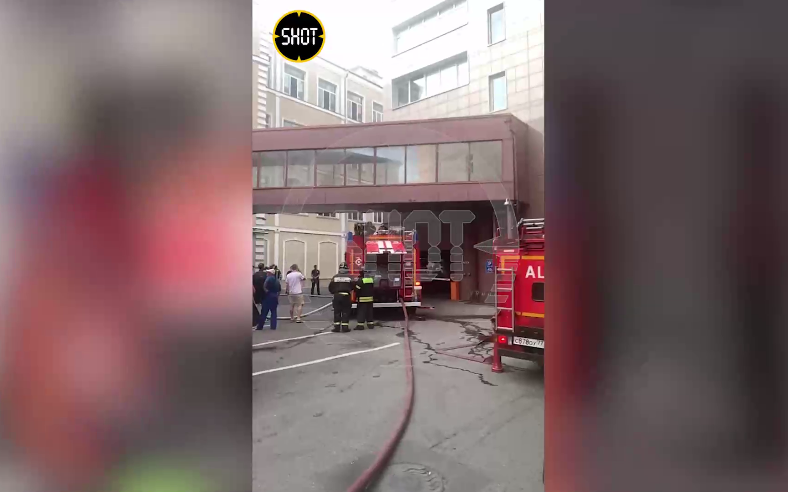 В результате пожара в бизнес-центре на севере Москвы пострадали три человека