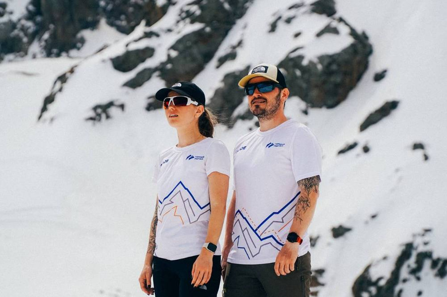 Инструкторы-проводники по альпинизму и горному туризму, основатели компании "Горный портал" Андрей и Дарья Борисовы. Фото предоставлено Лайфу