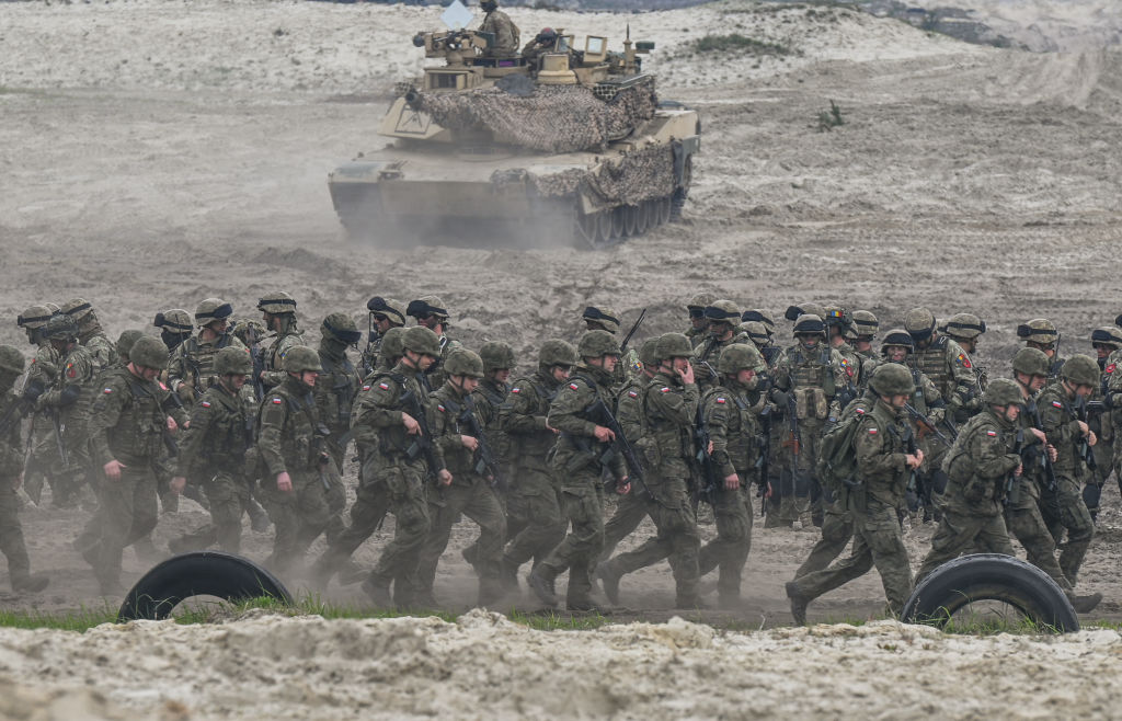 Польша перебросит тысячу военных и 200 единиц техники к границе с Белоруссией