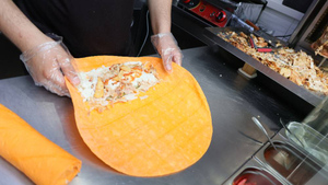 В Госдуме предложили разработать стандарт шаурмы