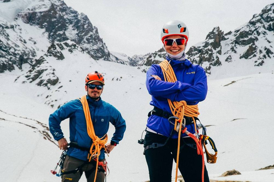 Инструкторы-проводники по альпинизму и горному туризму, основатели компании "Горный портал" Андрей и Дарья Борисовы. Фото предоставлено Лайфу