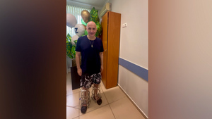Прилепин, стоя на ногах с аппаратом Илизарова, записал видеопривет в свой день рождения