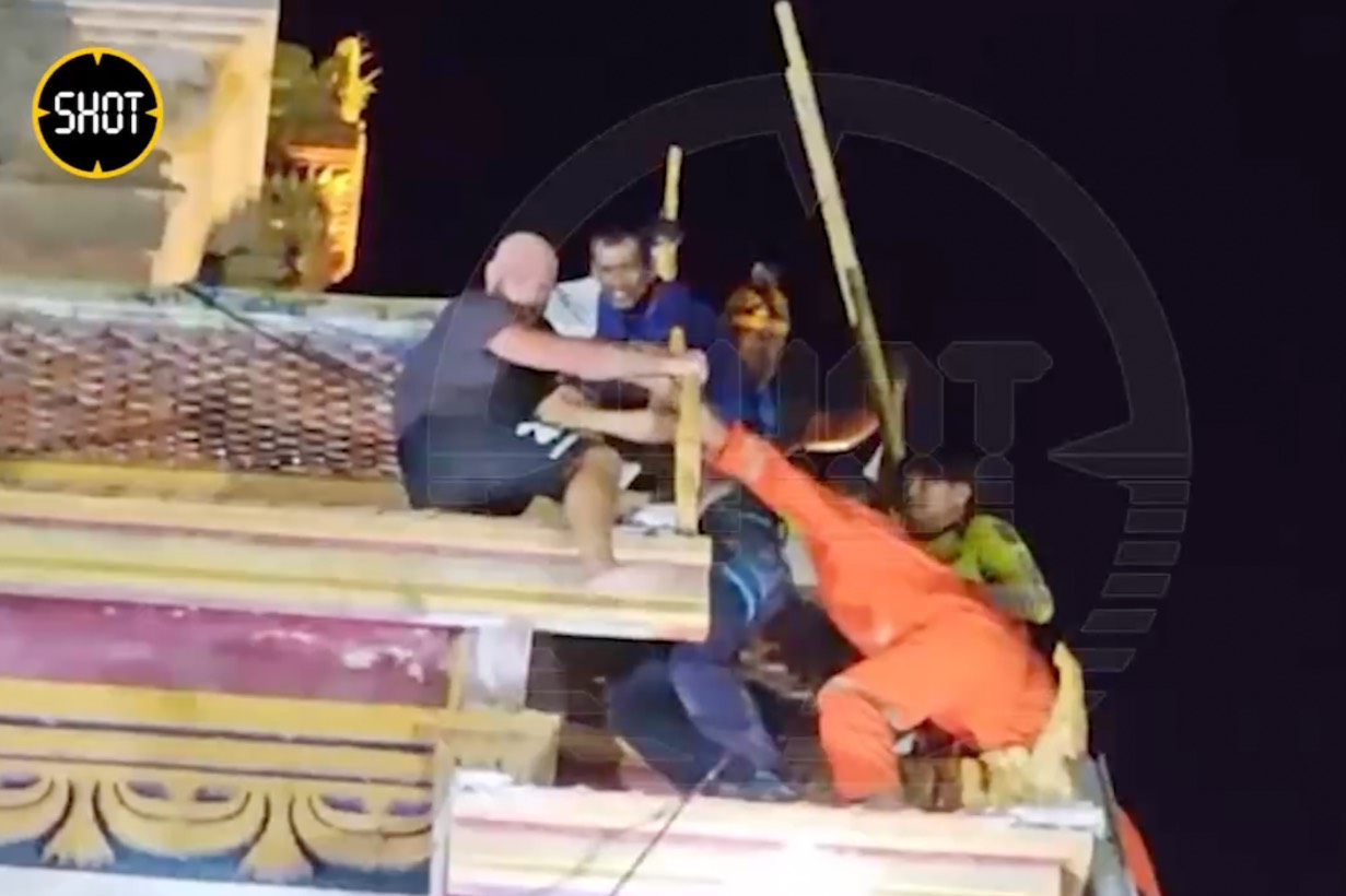 Россиянин, упавший с крыши храмового комплекса Ват Чалонг на Пхукете, скончался