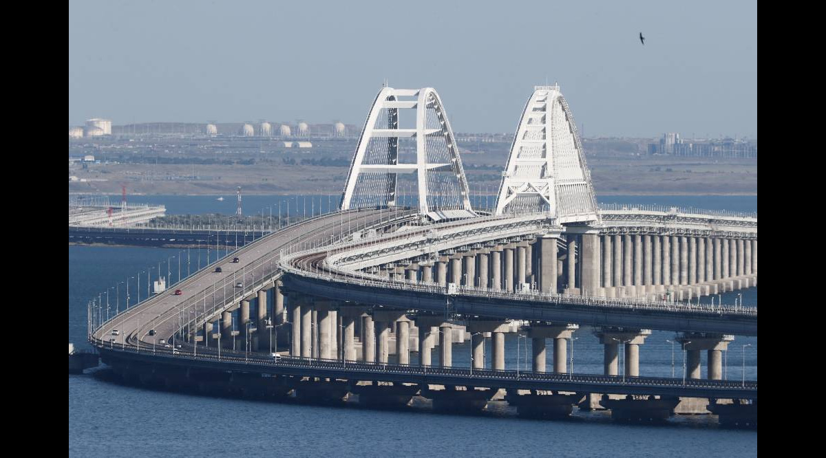 Минтранс сообщил о возобновлении движения автотранспорта на Крымском мосту