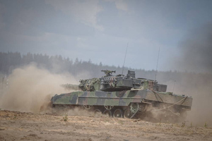 Украинский Leopard сбежал с поля боя, завидев российский танк