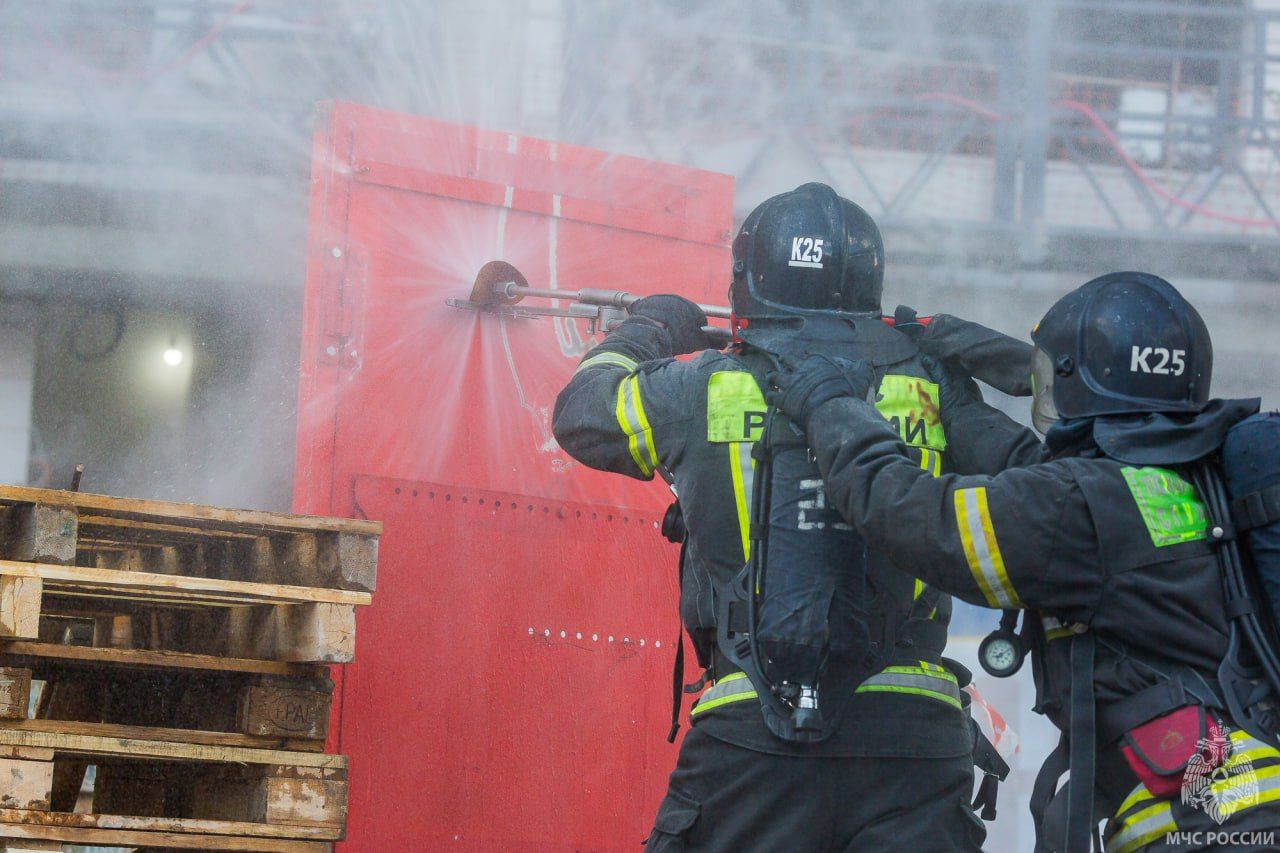 Более 40 человек эвакуированы из здания в центре Москвы из-за пожара