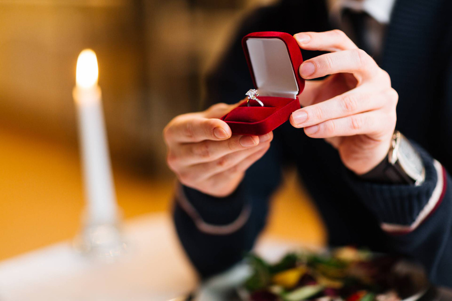 Как незаметно и точно узнать размер кольца для невесты: 11 рабочих методов. Фото © Shutterstock