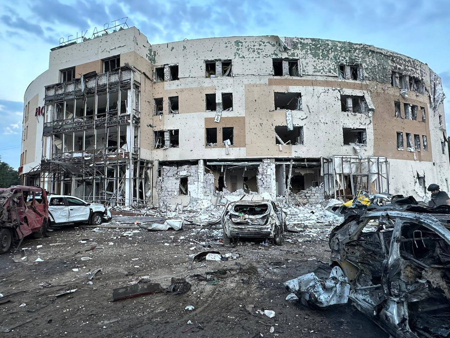 Здание, по которому нанесён удар в Запорожье. Telegram / "Политика страны"