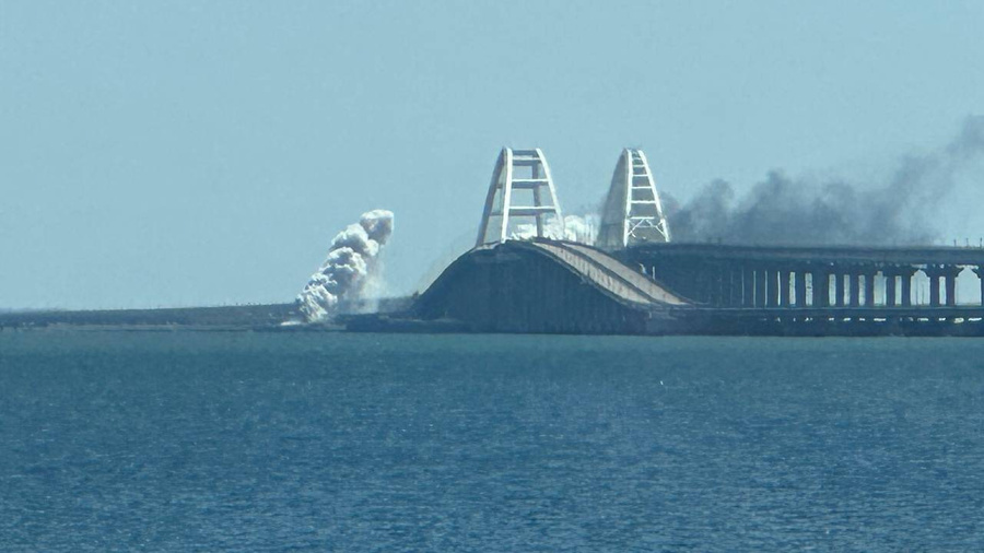 <p>Последствия отражения атаки на Крымский мост. Фото © t.me / RVvoenkor</p>