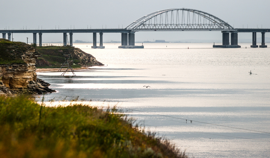 Крымский мост. Обложка © ТАСС / Сергей Мальгавко
