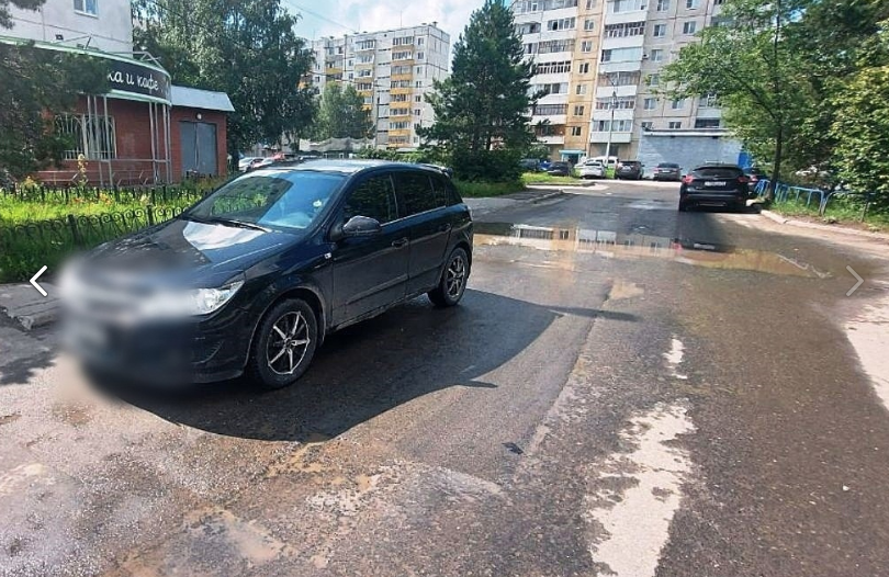 Девушка приехала сдавать на права в ГИБДД в Тобольске на машине. Фото © VK / Тобольск объявления