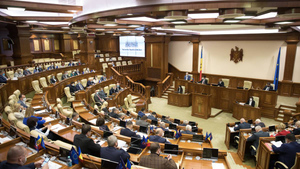 Парламент Молдавии созвали на экстренное заседание в разгар каникул