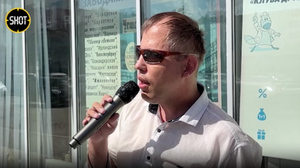 "Распугаешь клиентов!": Слепого уличного певца грубо прогнали от ТЦ в Башкирии по приказу хозяйки