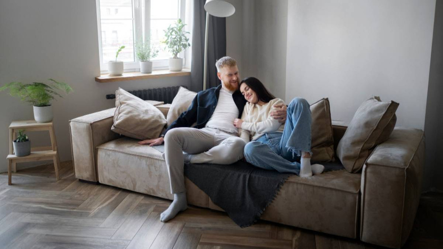 17 августа отмечается День любимого дивана. Фото © Freepik / free-photo