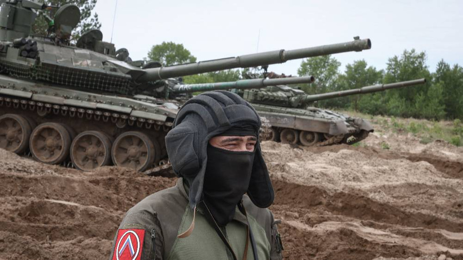 <p>Член экипажа танка "Алёша". Обложка © ТАСС / Станислав Красильников</p>