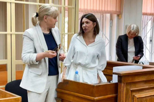 На Елену Блиновскую снова подали в суд, на сей раз из-за жадности её мужа