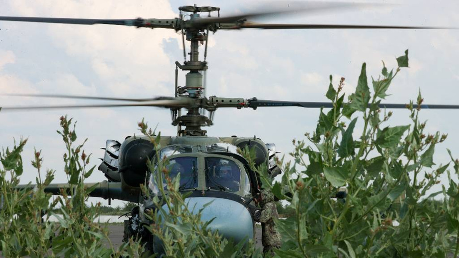 <p>Вертолёт Ка-52 "Аллигатор" во время боевой работы в зоне специальной военной операции. Обложка © ТАСС / Александр Река</p>