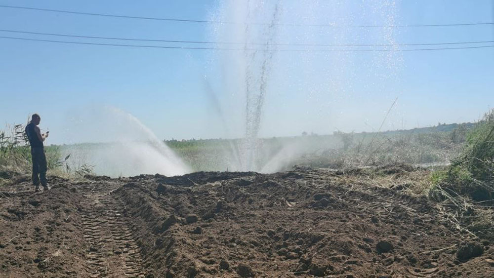 Повреждённый водовод в Зернограде Ростовской области. Фото © Телеграм-канал главы Зерноградского городского поселения Ирины Полищук