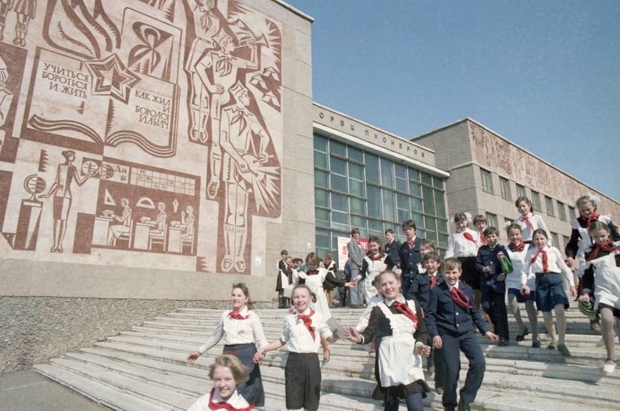 Почему советским школьникам запрещали носить шорты и мини-юбки. Фото © ТАСС / Леонид Свердлов 