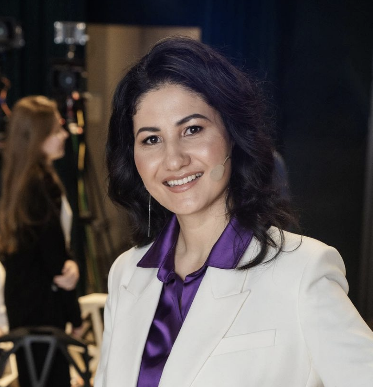 <p>Это один из способов газлайтинга и перекладывания ответственности за своё поведение на другого человека. Такие люди не готовы признавать свои ошибки и учиться на них. С этим партнёром вы рискуете всё время быть виноватой, даже за его плохое настроение</p>