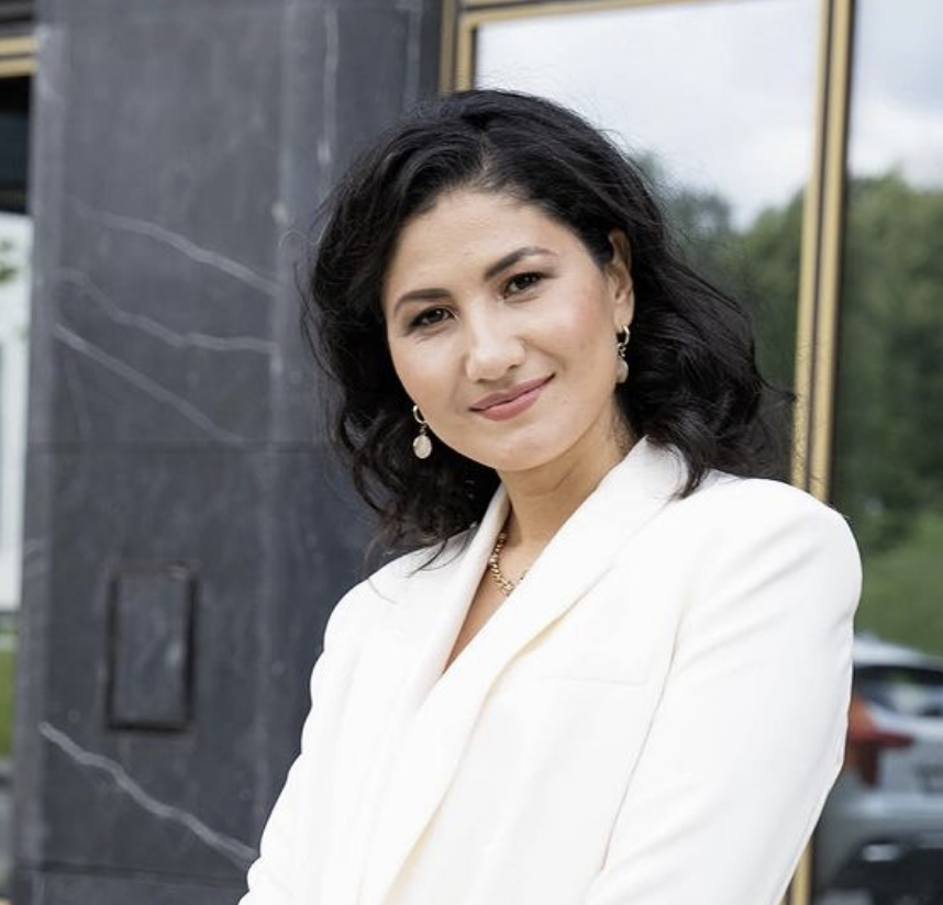 <p>Такое поведение говорит о том, что человек ищет не новые отношения, а пытается восстановить подобие старых. Вы рискуете потерять свою индивидуальность, так как будете подвергаться постоянному сравнению с другой пассией</p>