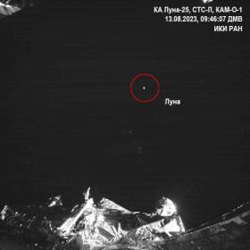 Первые снимки, полученные из космоса российским аппаратом "Луна-25". Фото © iki.cosmos.ru / ИКИ РАН
