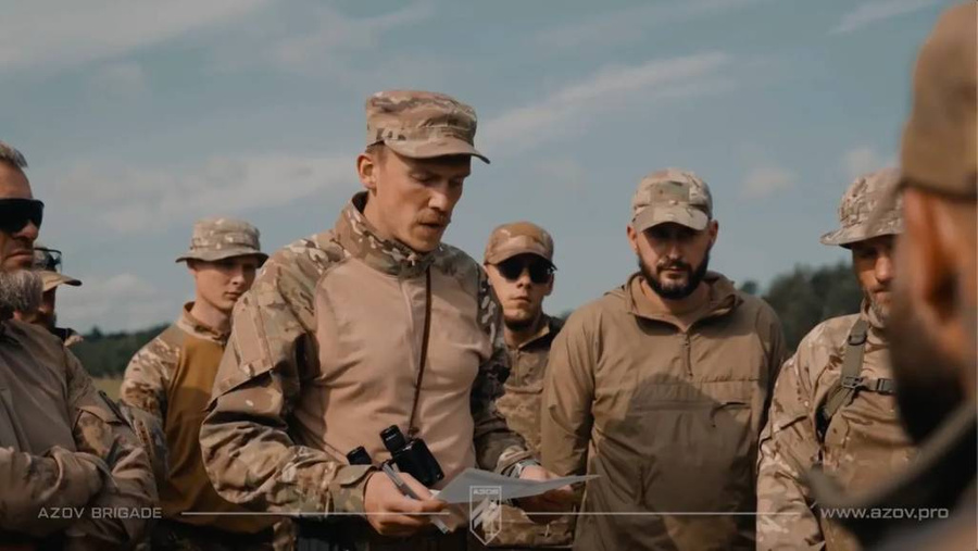 Денис редис Прокопенко проводит ротно-тактические учения. Фото © Instagram (соцсеть запрещена в РФ; принадлежит корпорации Meta, которая признана в РФ экстремистской) / azov.media