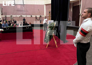 Алла Пугачёва прислала венок на похороны клоуна Андрюши