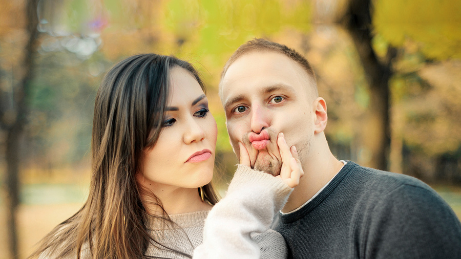 <p>Как женщины манипулируют мужчинами в отношениях: шесть опасных фраз. Обложка © Shutterstock</p>