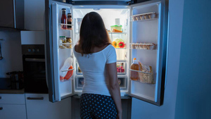 "Раздражают желудок": Названы продукты, которые буквально тянут к холодильнику