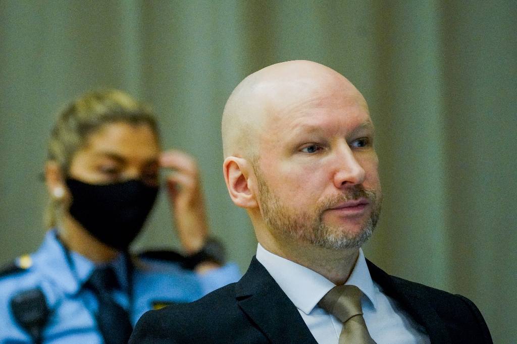 Террорист Брейвик решил засудить Норвегию за плохое обращение в тюрьме