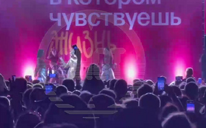 На сцену вынесли на руках: Лада Дэнс дала первый концерт после ДТП