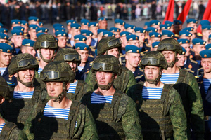 Путин поздравил десантников с Днём ВДВ