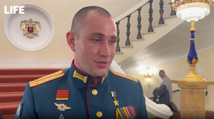 "Танки попёрли": Российский офицер рассказал о подвиге, за который получил звезду Героя из рук Путина