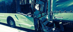 Шесть человек пострадали в ДТП с автобусом и грузовиком в Луганске