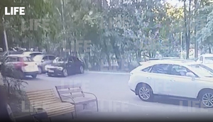 Пятилетнего мальчика едва не убило дверью от подъезда в Москве