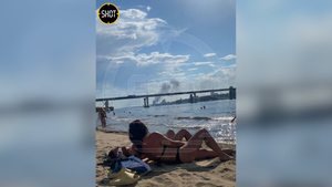 Загорающие на пляже жители Волгограда стали очевидцами крупного пожара