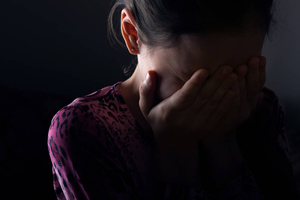 Названа возможная причина смерти супругов, над телами которых дочери просидели всю ночь