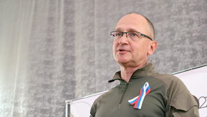Кириенко посетил линию боевого соприкосновения у Токмака в Запорожской области