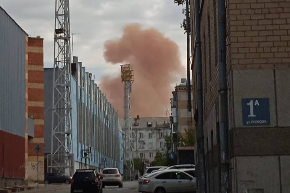 На ЧМК объяснили причину появления рыжего дыма над Челябинском