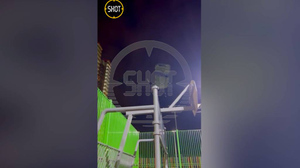 Два парапланериста прыгнули с балконов многоэтажки на стадион в Одинцове